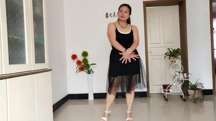 春天美广场舞《情歌2019》-舞蹈视频-搜狐视频