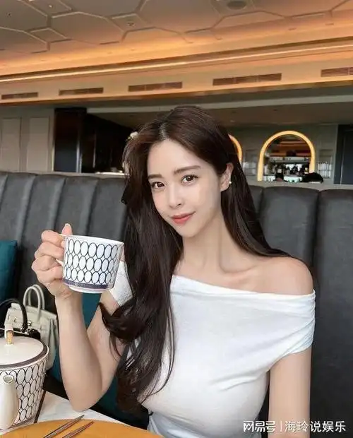 韩国网红美女wonja有这样长相好看的音乐老师你还会逃课吗