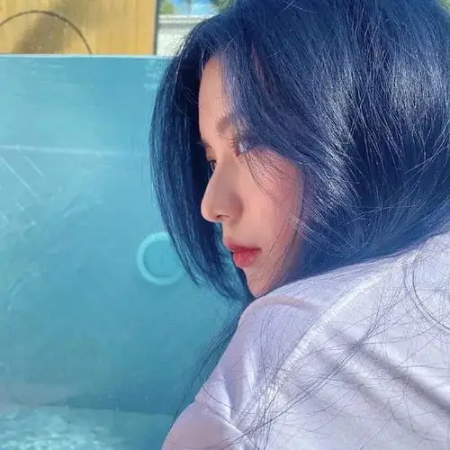 求蓝发美女头像