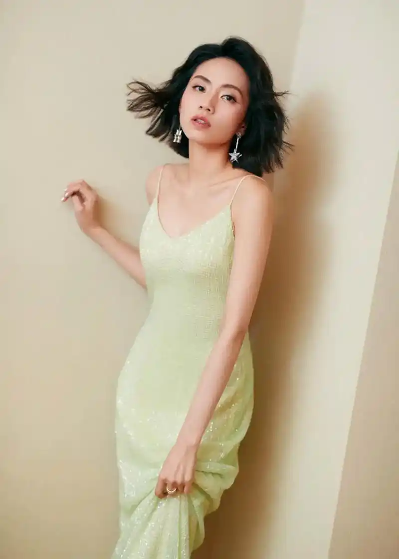 图赏:精致优雅的古典歌手-刘惜君