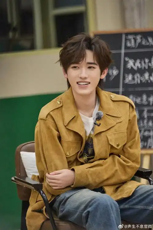 【#声生不息家年华#精彩剧照大放送】@时代少年团-宋亚轩颜丹鬓绿 干