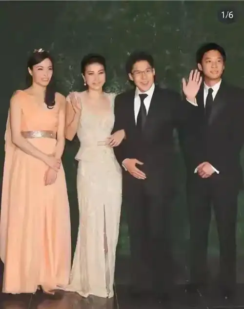 郭晶晶结婚时婚礼场面很大,伴娘是吴敏霞,伴郎是霍启山,嘉宾是李嘉诚