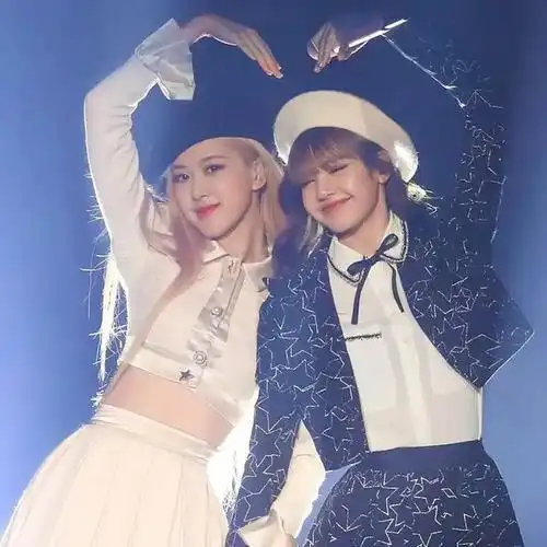 韩国女团lisa什么组合,韩国女团lisa什么组合的歌(如今还成为时尚偶像