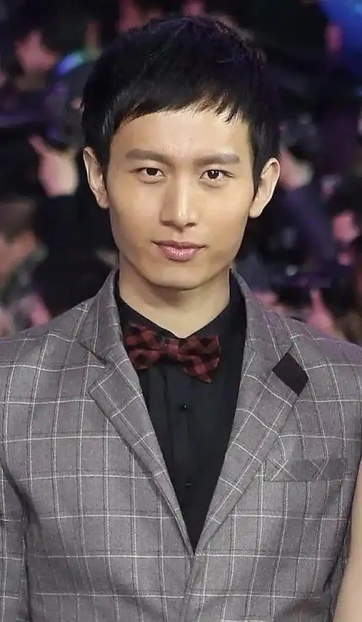 成毅早期生图,一言难尽[苦笑]