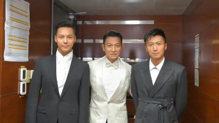 颜霸同框太养眼!刘德华谢霆锋陈伟霆合照,网友:吃了防腐剂?