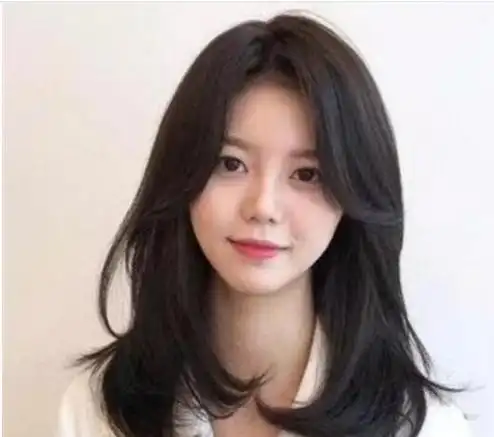 女生直发八字刘海怎么打理