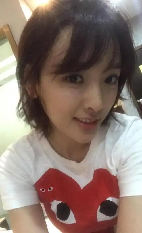 《乡村爱情》的香秀扮演者王君平:剪了短发,然后就爱上自拍!_网易订阅