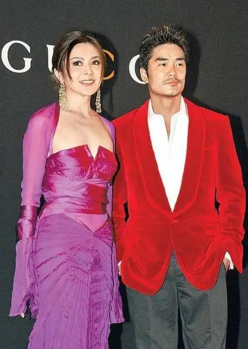 之后关之琳跟黄家诺谱姊弟恋,又与霍建华拍戏时传挞着,前年自爆与台湾