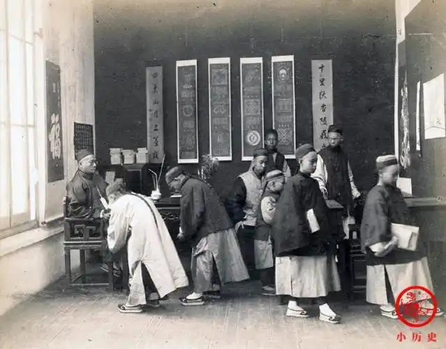 晚清老照片:辛勤的掏粪工,消失的更夫,图6一幕令人感动