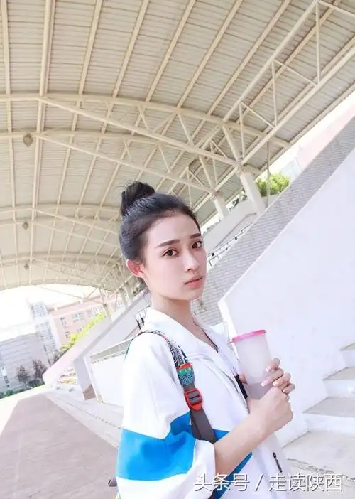 西安高新一中校花演过余罪的初恋女友长相甜美被评为北影女神