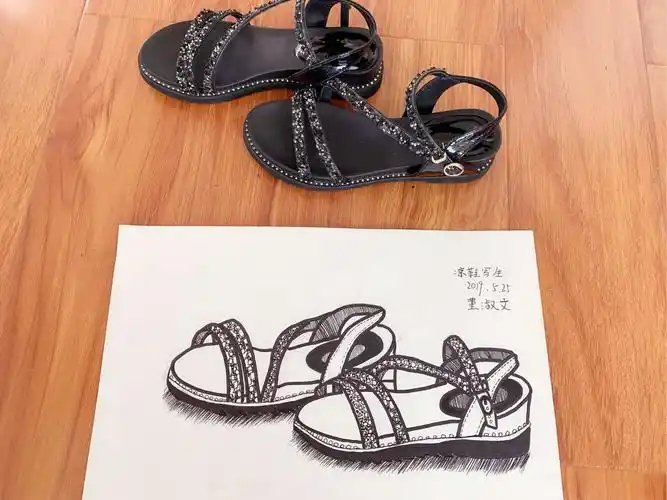 素描写生班《凉鞋写生》学生作品