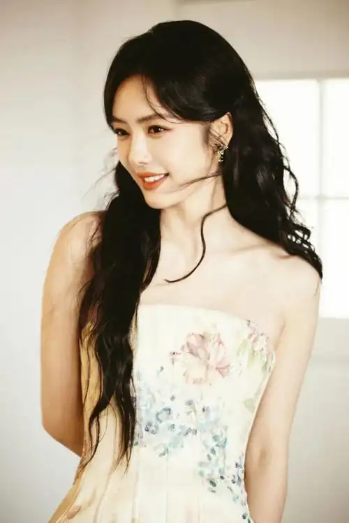 作为演员出道的蔡文静,15年间经受住了很多的评价,当刺耳的"声音"响起