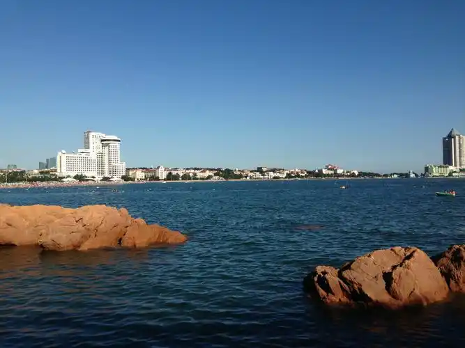 青岛海边,如此美丽的海无需任何的修饰