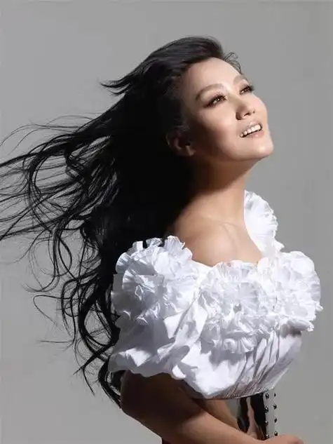 歌唱家谭晶歌唱技法优缺点分析及其学习注意事项