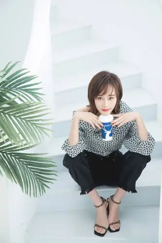 蓝盈莹/英文名:lyric/国籍:中国/星座:白羊座血型:o/身高:169cm/出生