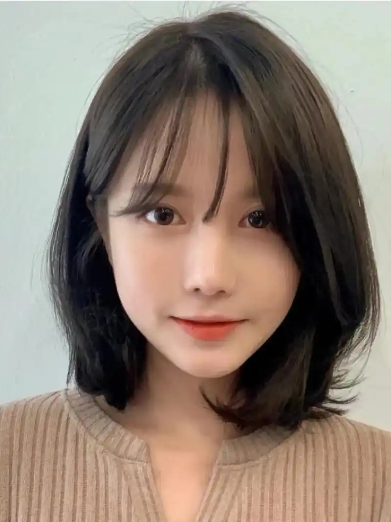 减龄发型.瘦脸显气质的齐肩发~  减龄发型~初恋头  适合圆 - 抖音