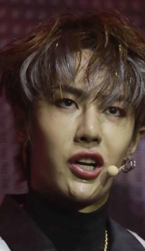 原创王一博最想删除的"黑照",皮肤暗沉表情失控,粉丝再不想叫男神