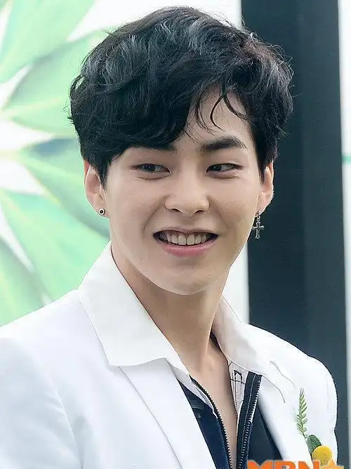 娱乐合集!exo金珉锡退伍胡一天给乔欣发12块2毛8分红包