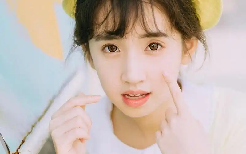 相关标签 清纯可爱甜美 内容简介 日系呆萌小清新少女桌面壁纸