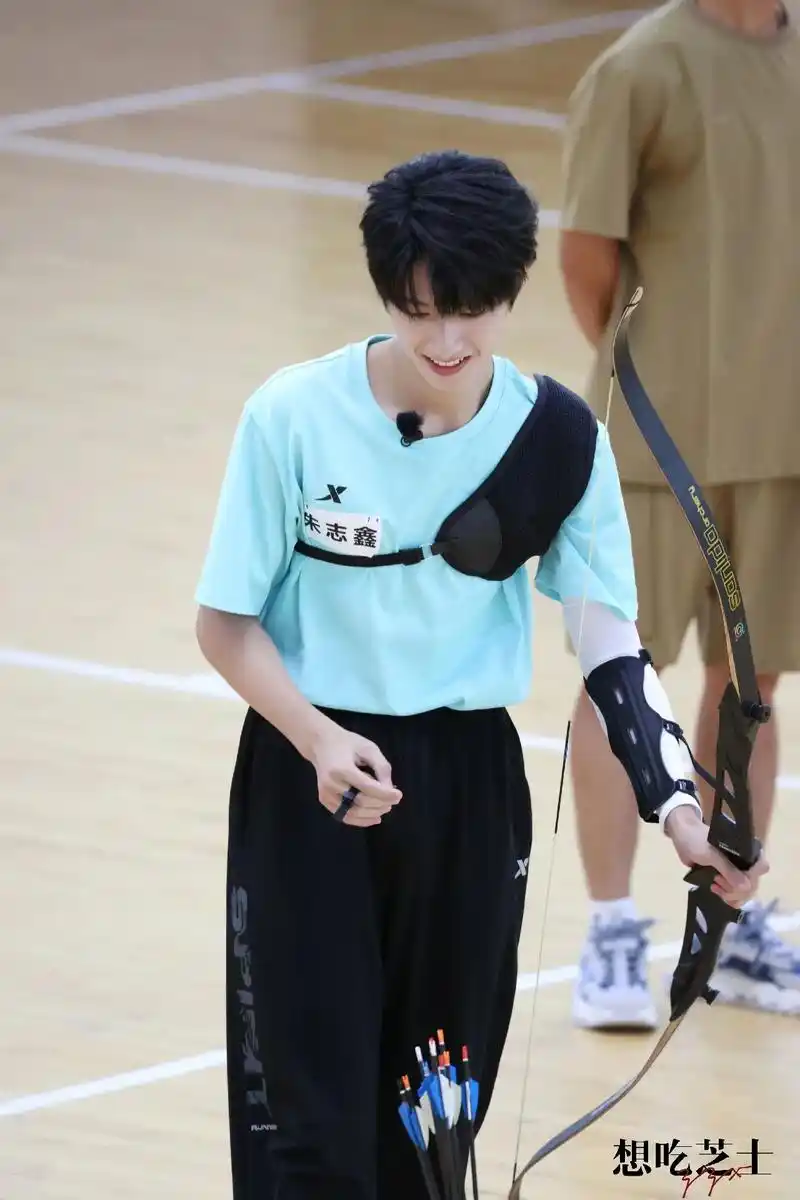 运动会的活力小棍!眼睛亮晶晶 #tf家族三代 #朱志鑫 #t - 抖音