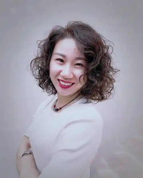 40岁左右的女性,发型这样剪,时尚年轻不老气_短发_个性_刘海