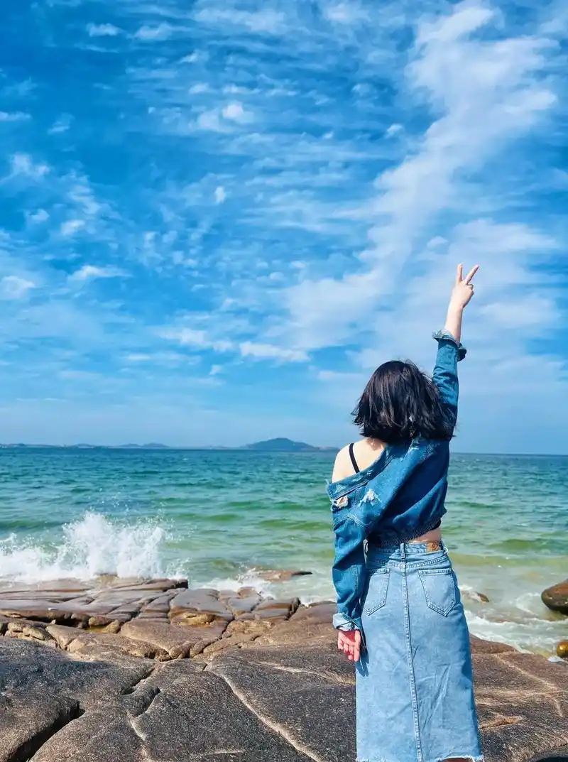 站直,路还长,背影要美.#拍照92 #一起看海 #海边随拍 - 抖音