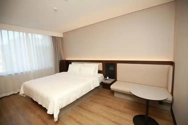 (图/汉庭长春人民大街店客房)