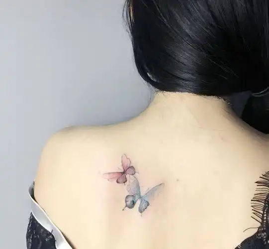 小蝴蝶纹身图片_成品背部清新荆州唯刺青纹身图案