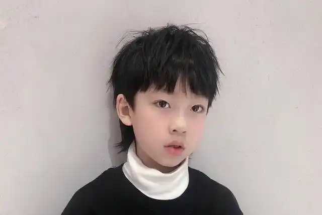 10岁一12岁男童发型有哪些,这几款帅气又清爽,更适合春夏季节