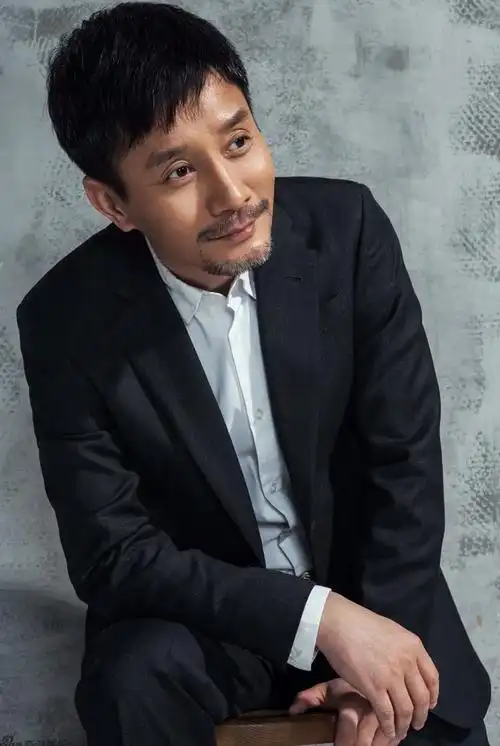 回顾演员田小洁做过汽修工逆袭成演员凭什么能娶到女神江珊