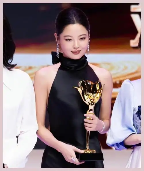 李沁挡不了_唐嫣压不住_她把_欲望_写脸上_观众却更爱了