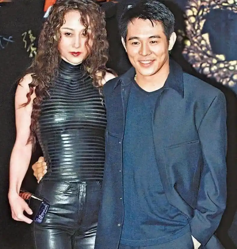 李连杰和黄秋燕离婚只留下房贷房,而为利智安全感交出20亿身家