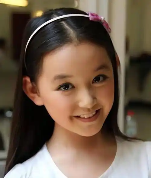 蒋依依小时候,为何挺有识别度?长大了,反而识别度降低?