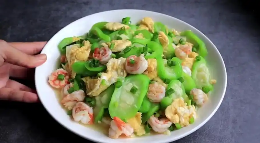 手把手教你做丝瓜鸡蛋炒虾仁,清淡营养解腻下饭