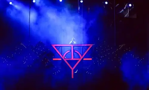 施华洛世奇以50000颗璀璨水晶闪耀华晨宇2018年火星演唱会