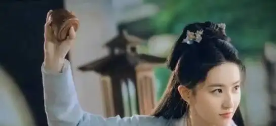 刘亦菲陈晓cp大爆火为新剧拍海报太养眼穿古装垂眸cp感封神