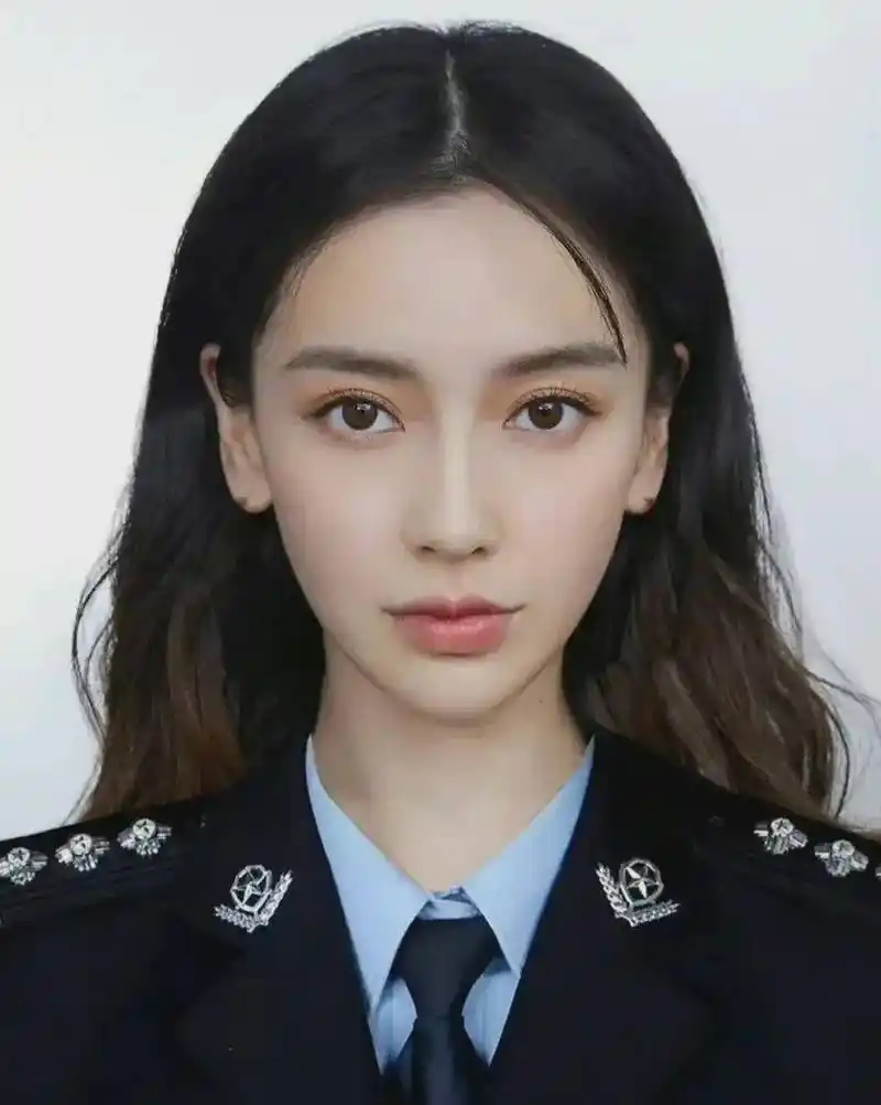 10个穿军装的女星,李冰冰英姿飒爽,baby太花里胡哨!