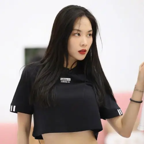 美女歌手王霏霏迷人写真美照欣赏好漂亮