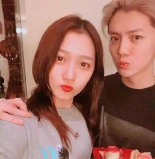 关晓彤收工后带妈妈直奔鹿晗住所小两口甜蜜依旧力破分手传闻