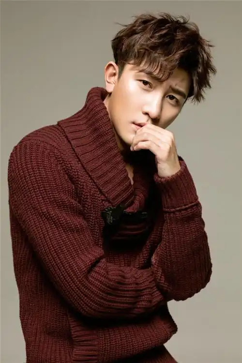 大左最新大片演绎早春时尚