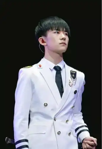 网友才发现:易烊千玺就是7年前那个好丽友男孩,变化太大完全认不出