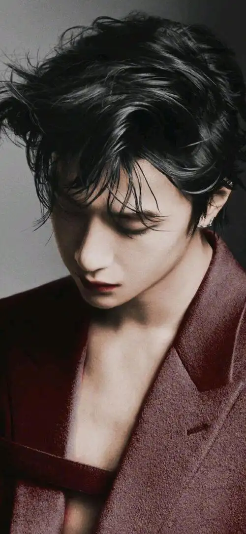 这个酷酷的大男孩真的太帅了——王一博