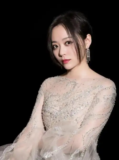 甜美可爱的张靓颖娇艳如花惊艳迷人