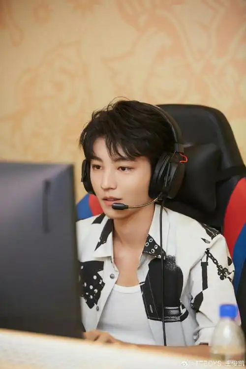 又能看到帅气的电竞凯了1月19日我们峡谷见期待王俊凯!