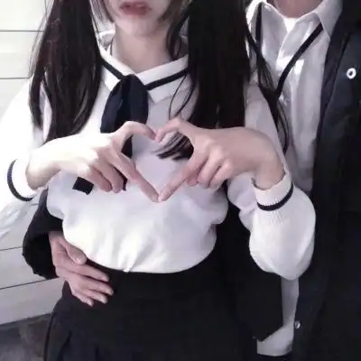 部位情头真人高清一左一右的情侣头像部位情头真人图片