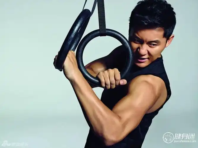 李晨肌肉男大鸟照 李晨 明星肌肉 丁丁 性能力 亚洲明星肌肉 腹肌