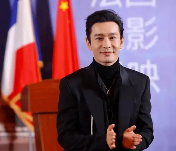 黄晓明45岁身体亮红灯!机场遭血糖飙升,头晕不明情况惹担忧!