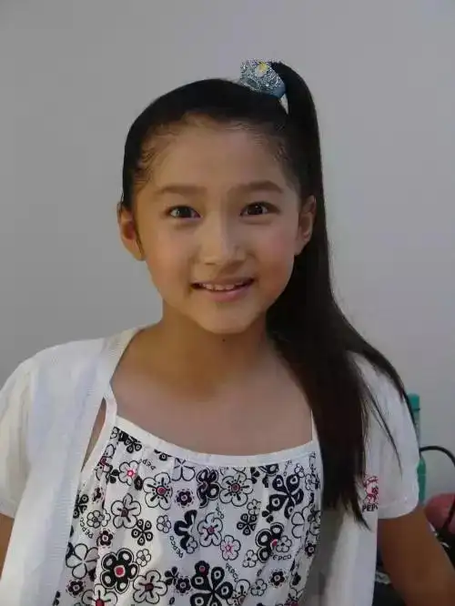 关晓彤11岁照片(关晓彤11岁照片大全)-天晟网