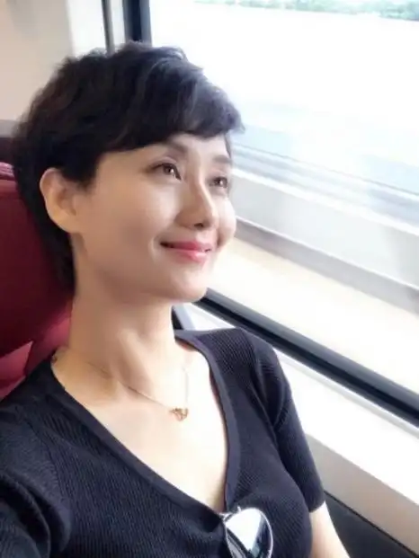 著名演员李颖人生让人羡慕,不仅女儿是奥运会冠军