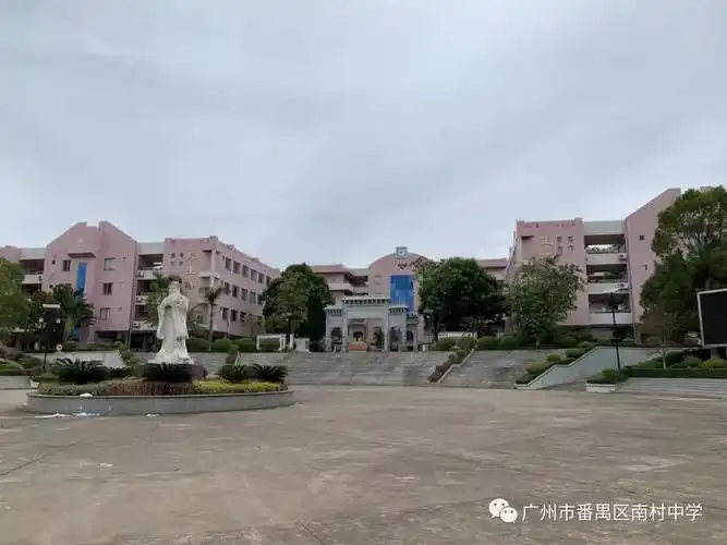 区教育局甘慧明主任,黎耀威主任到南村中学督导疫情防控工作